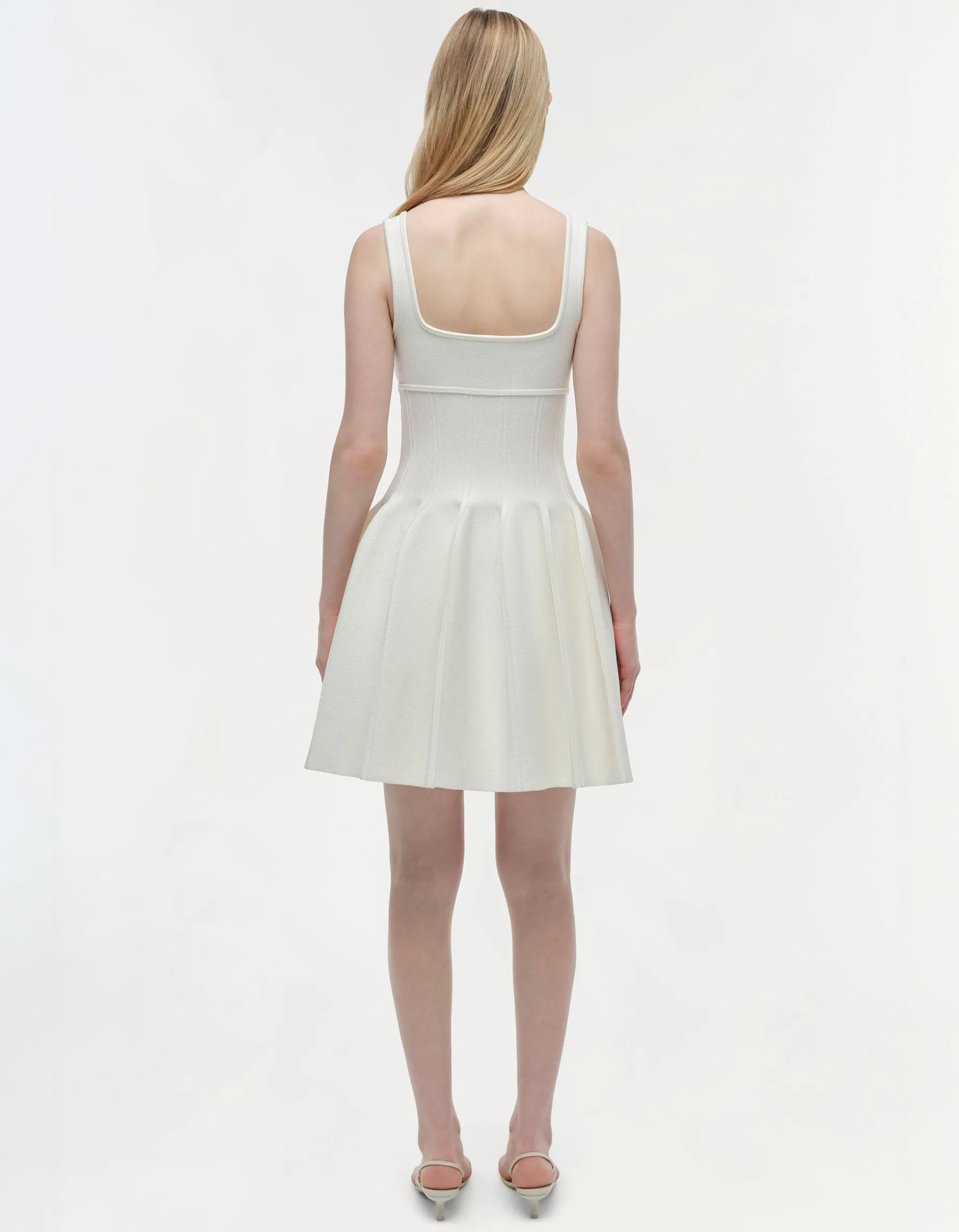 Ausgestelltes Mini-Kleid