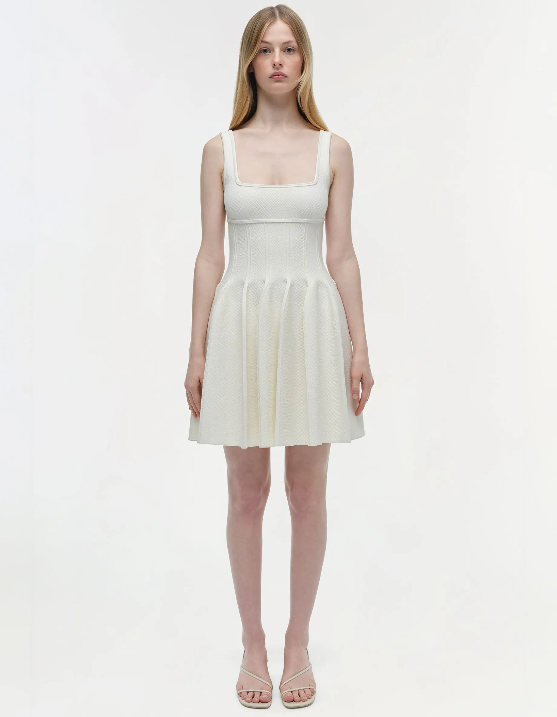 Ausgestelltes Mini-Kleid
