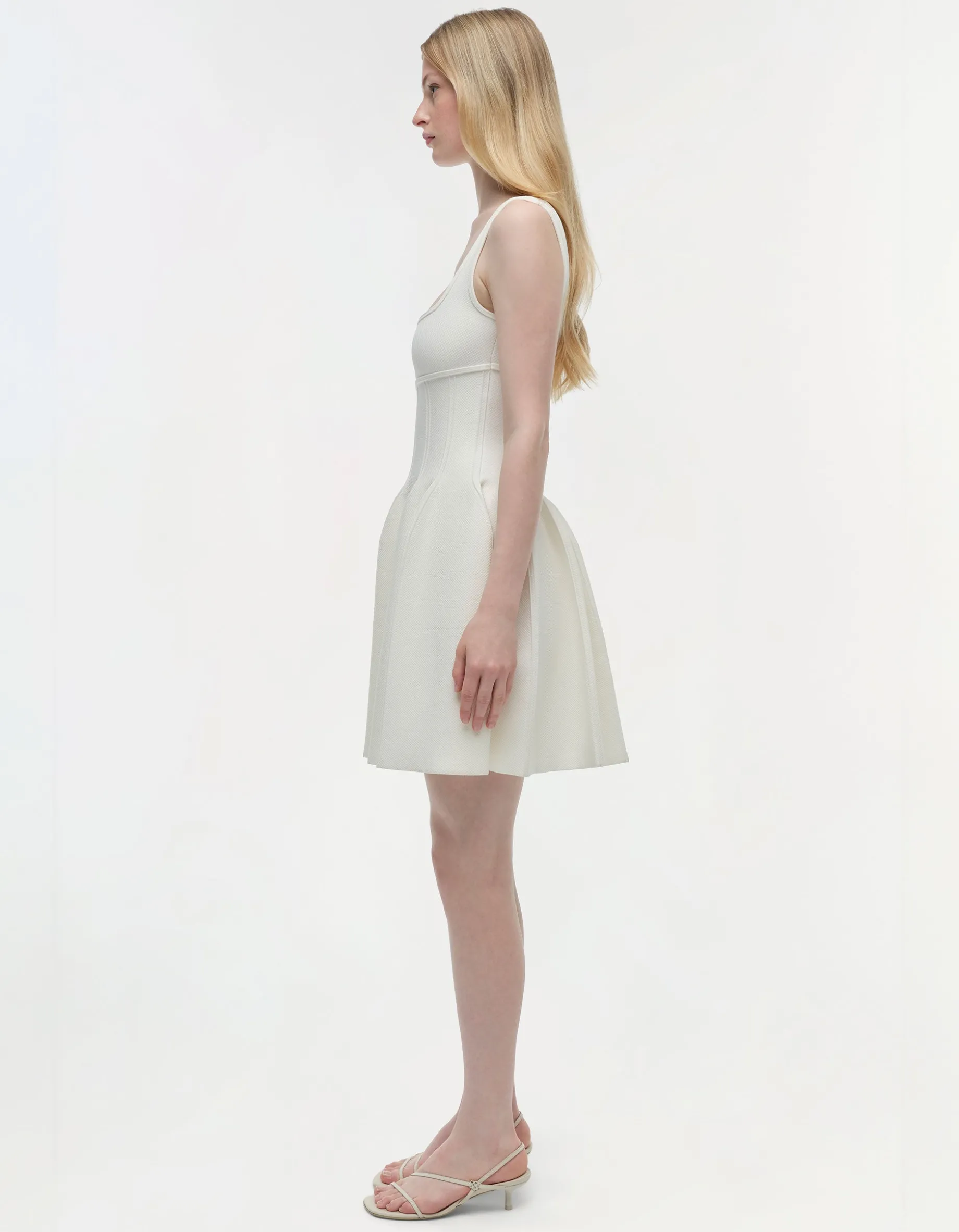 Ausgestelltes Mini-Kleid