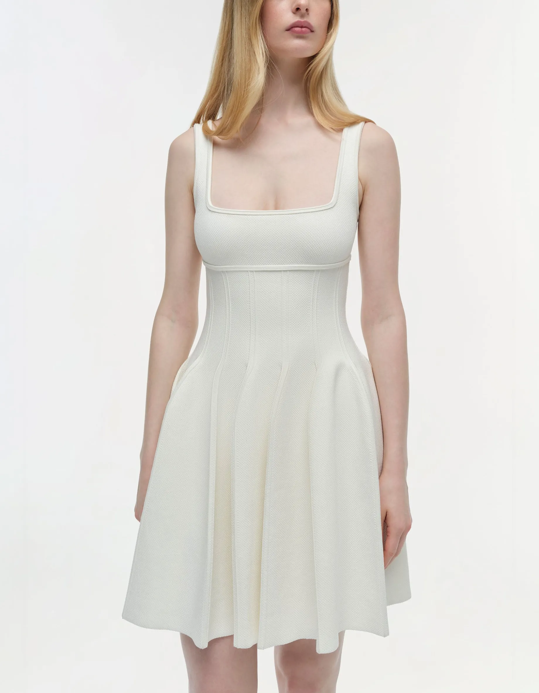 Ausgestelltes Mini-Kleid