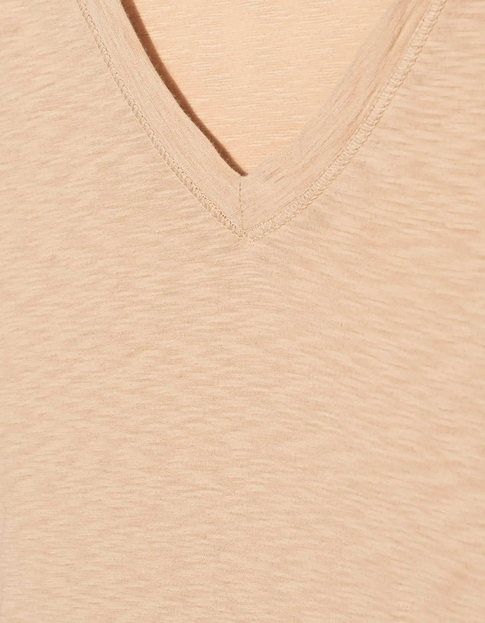 Baumwoll-T-Shirt mit V-Ausschnitt