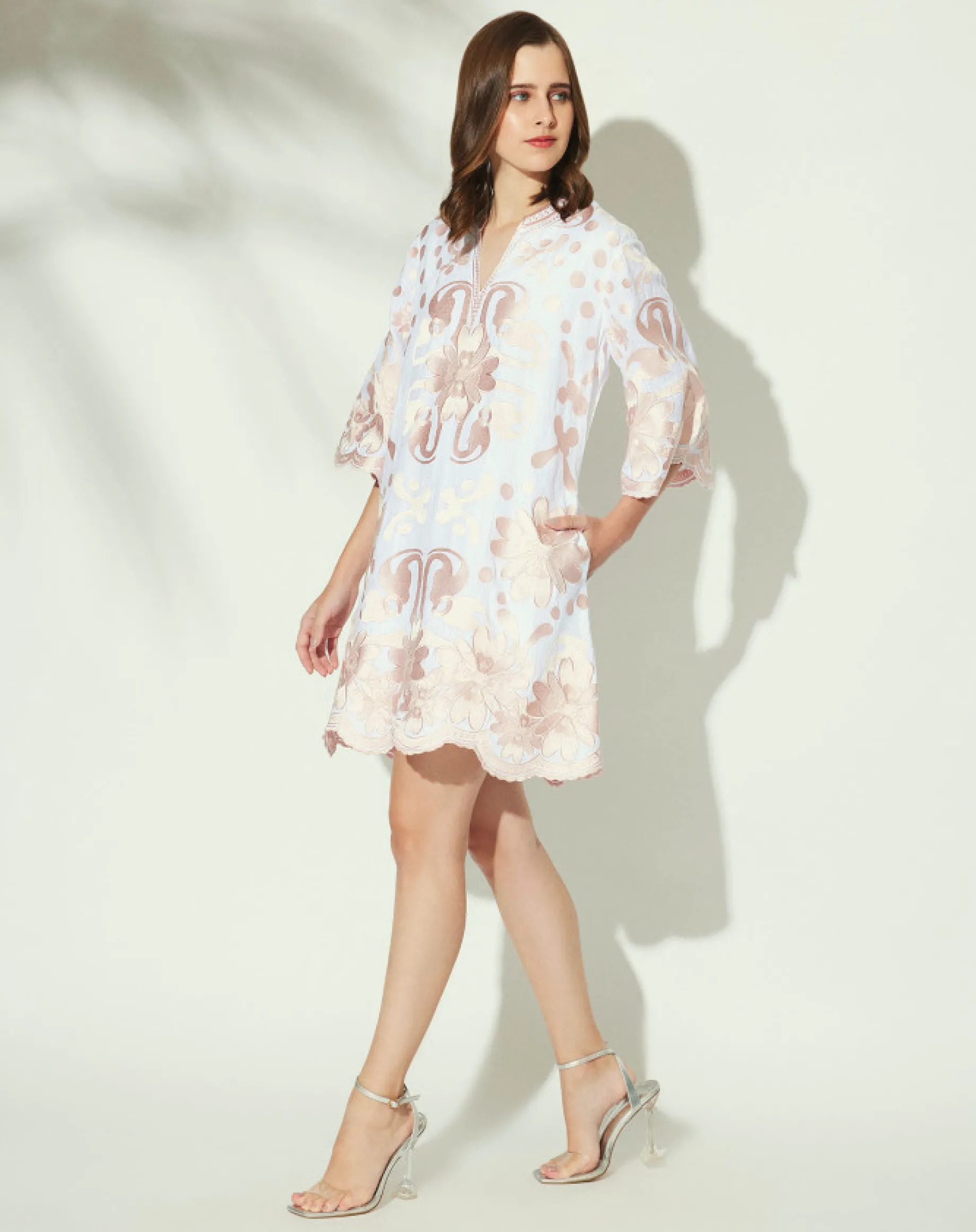 Besticktes Leinen Kleid
