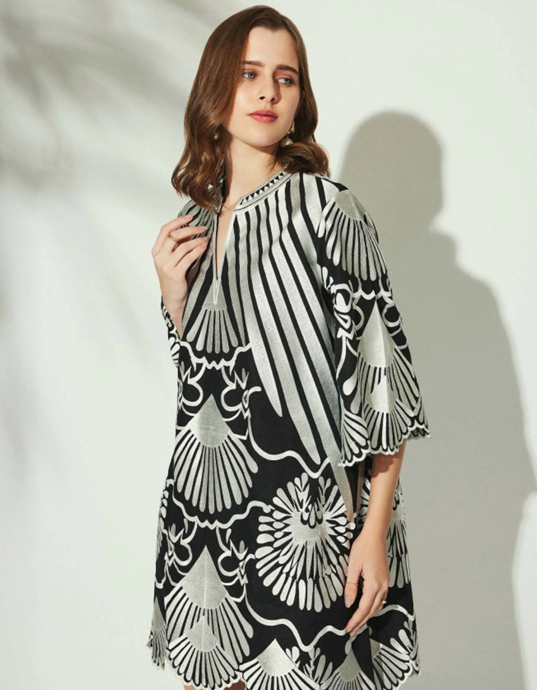 Besticktes Leinen-Kleid
