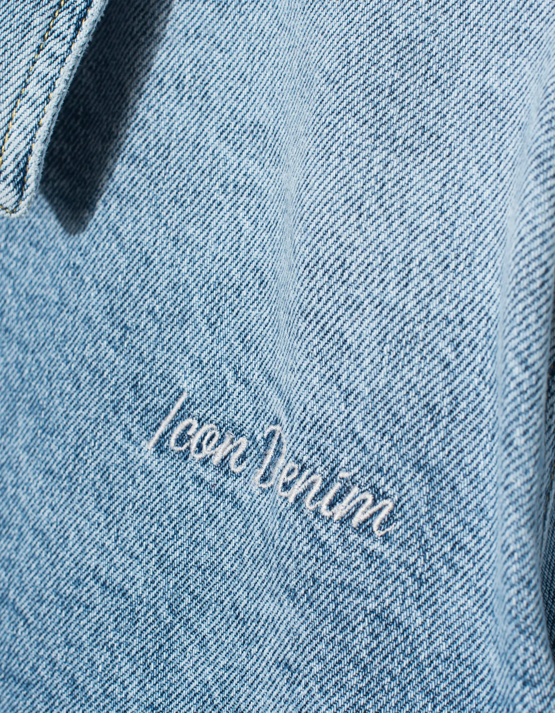 Cropped Jeans-Jacke Amber mit Label-Stickerei