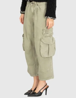 Cropped-Wide-Leg Cargo-Jeans