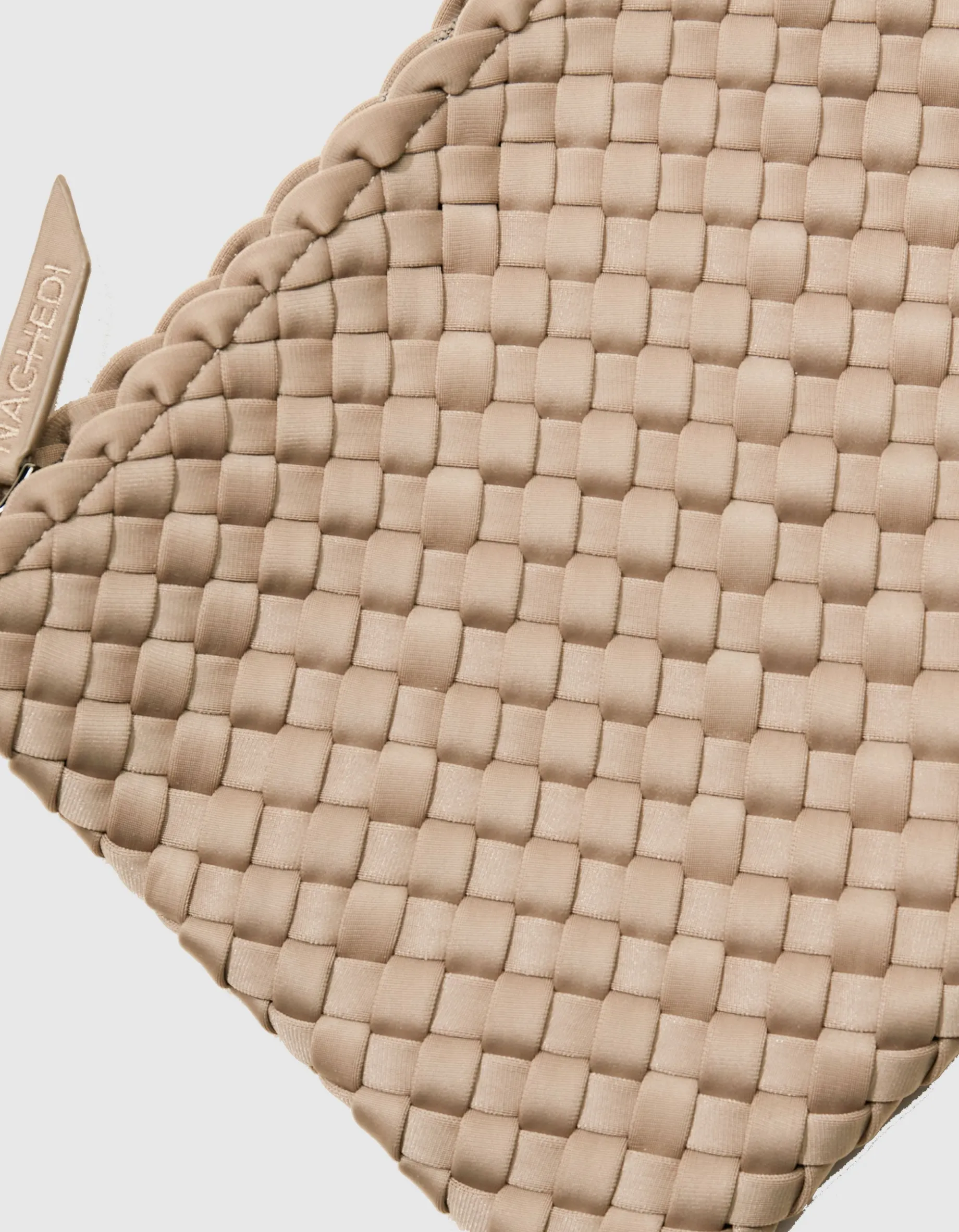 Geflochtene Tote Bag mit Pouch