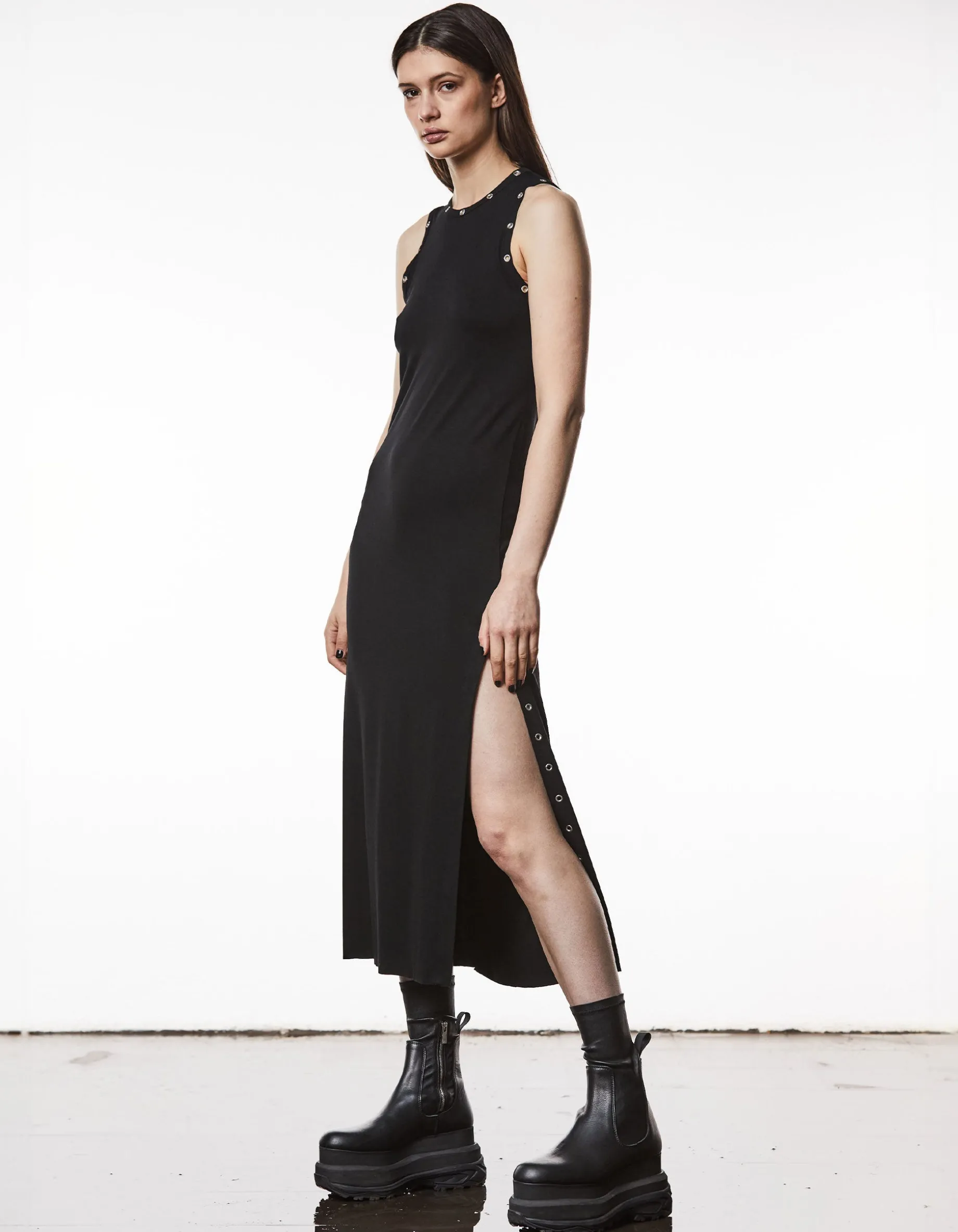 Jersey-Kleid mit Metallösen-Details