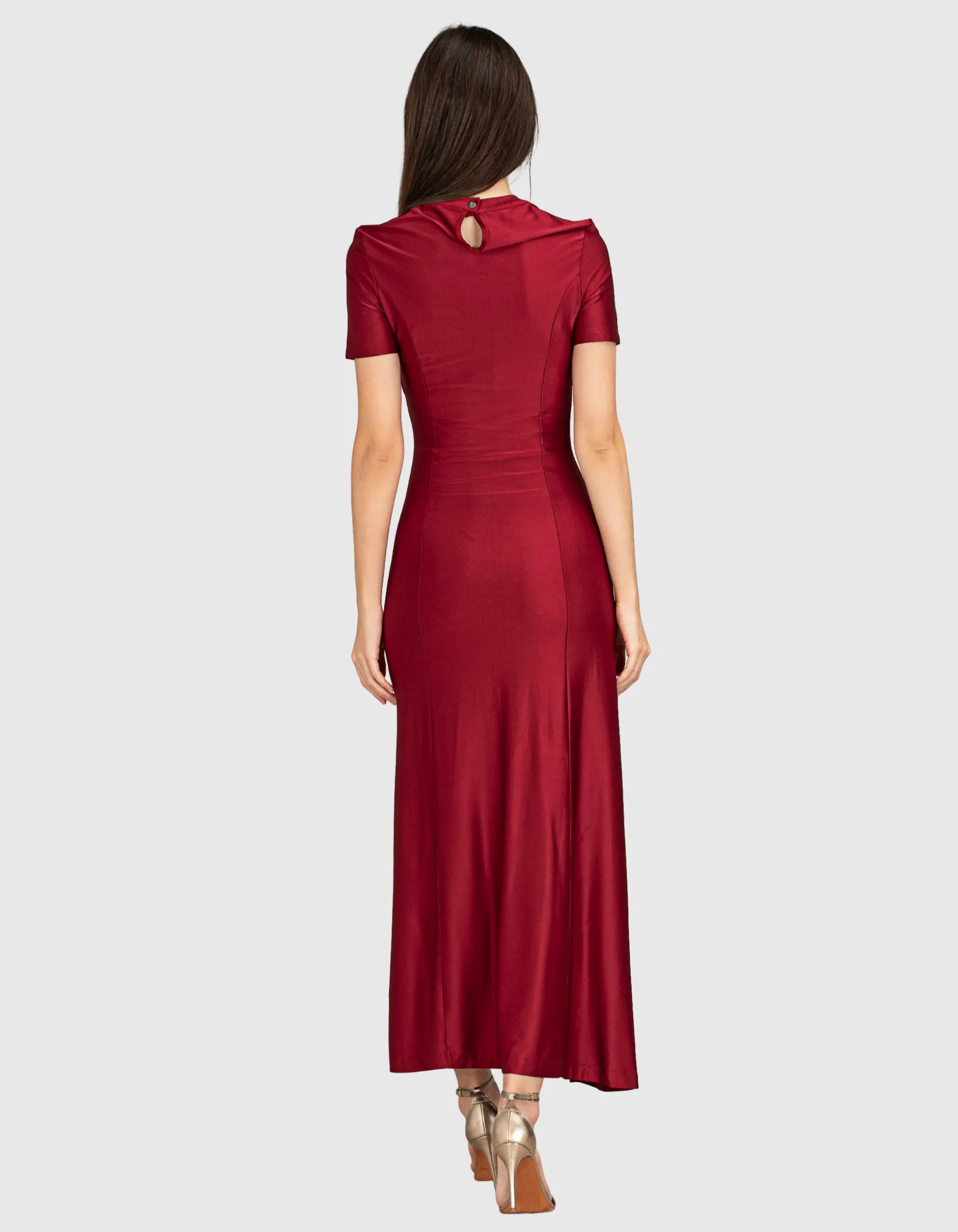 Kleid mit Raffung und Knöpfen