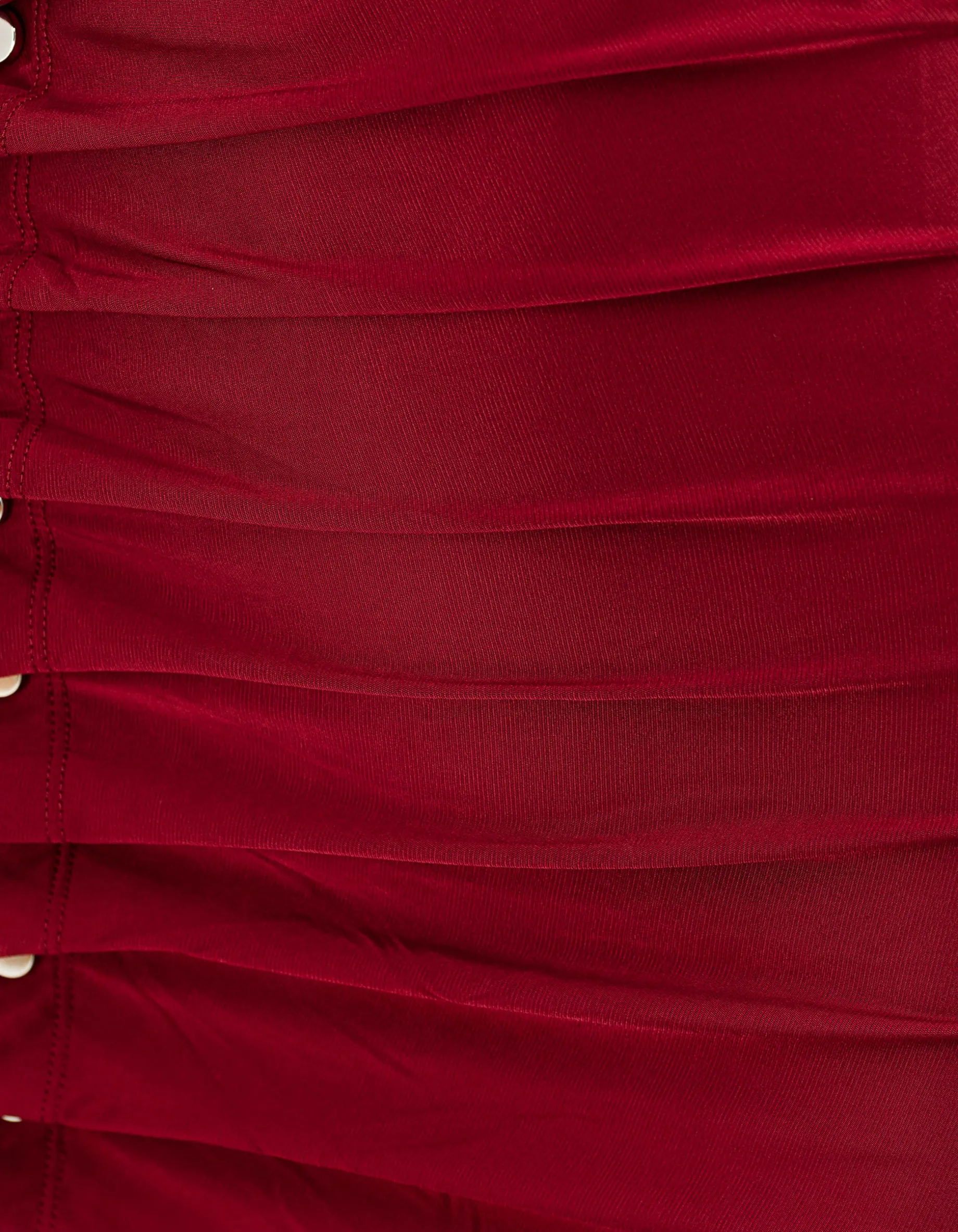 Kleid mit Raffung und Knöpfen
