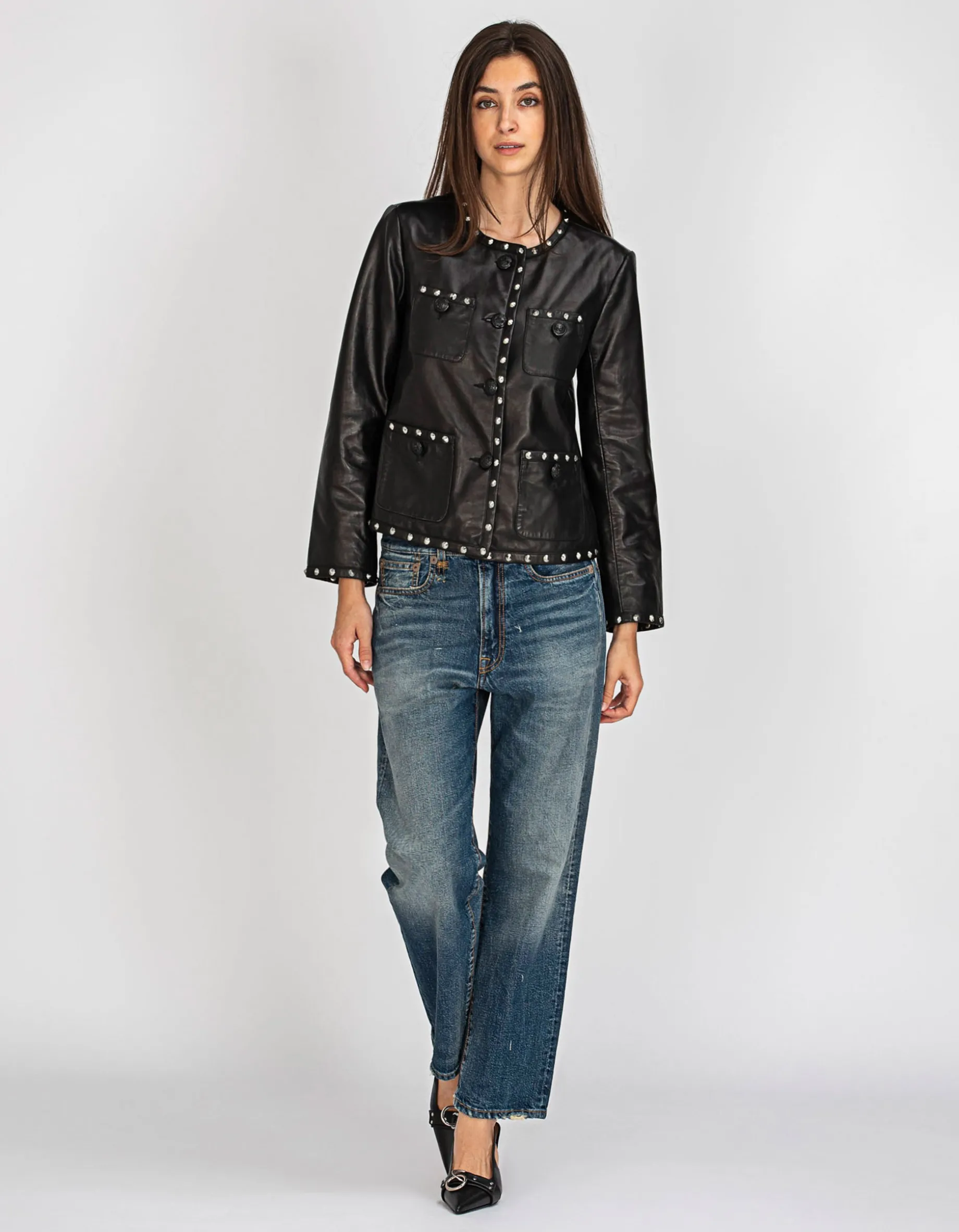 Lederjacke mit Nieten und verzierten Knöpfen