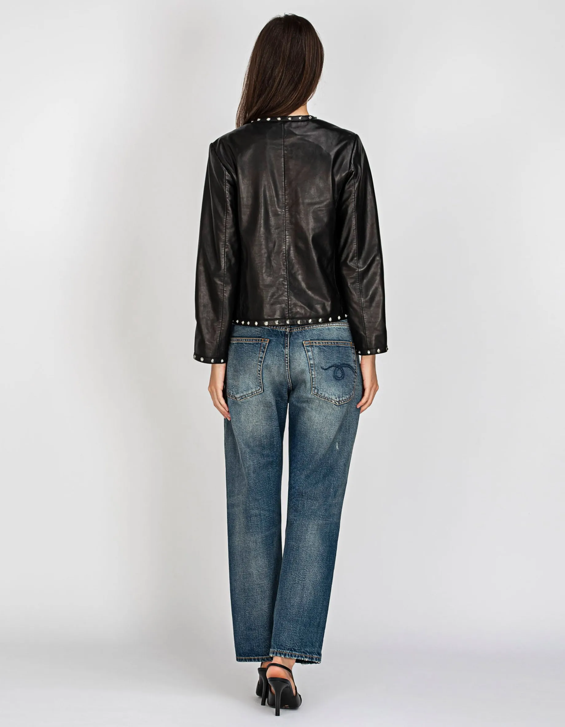 Lederjacke mit Nieten und verzierten Knöpfen