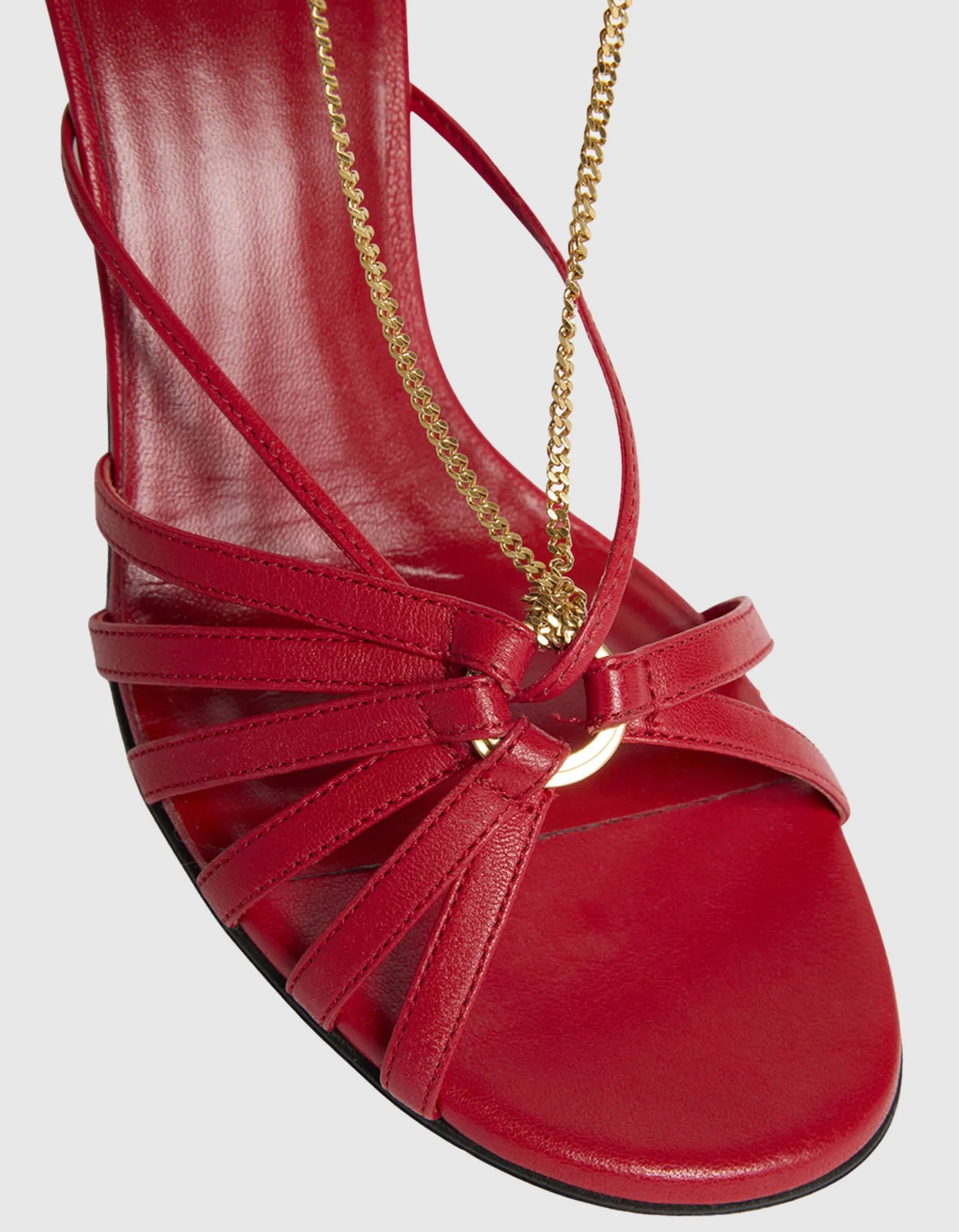 Leder-Riemchen-Sandalen mit Kettendetail