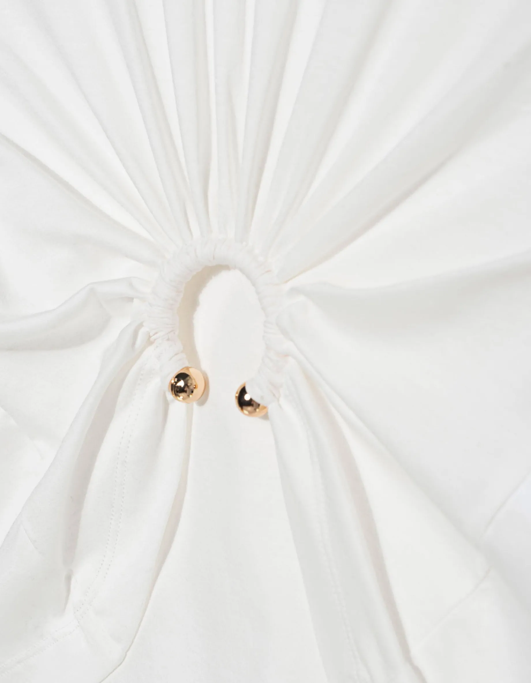 T-Shirt mit goldfarbenem Ring Detail