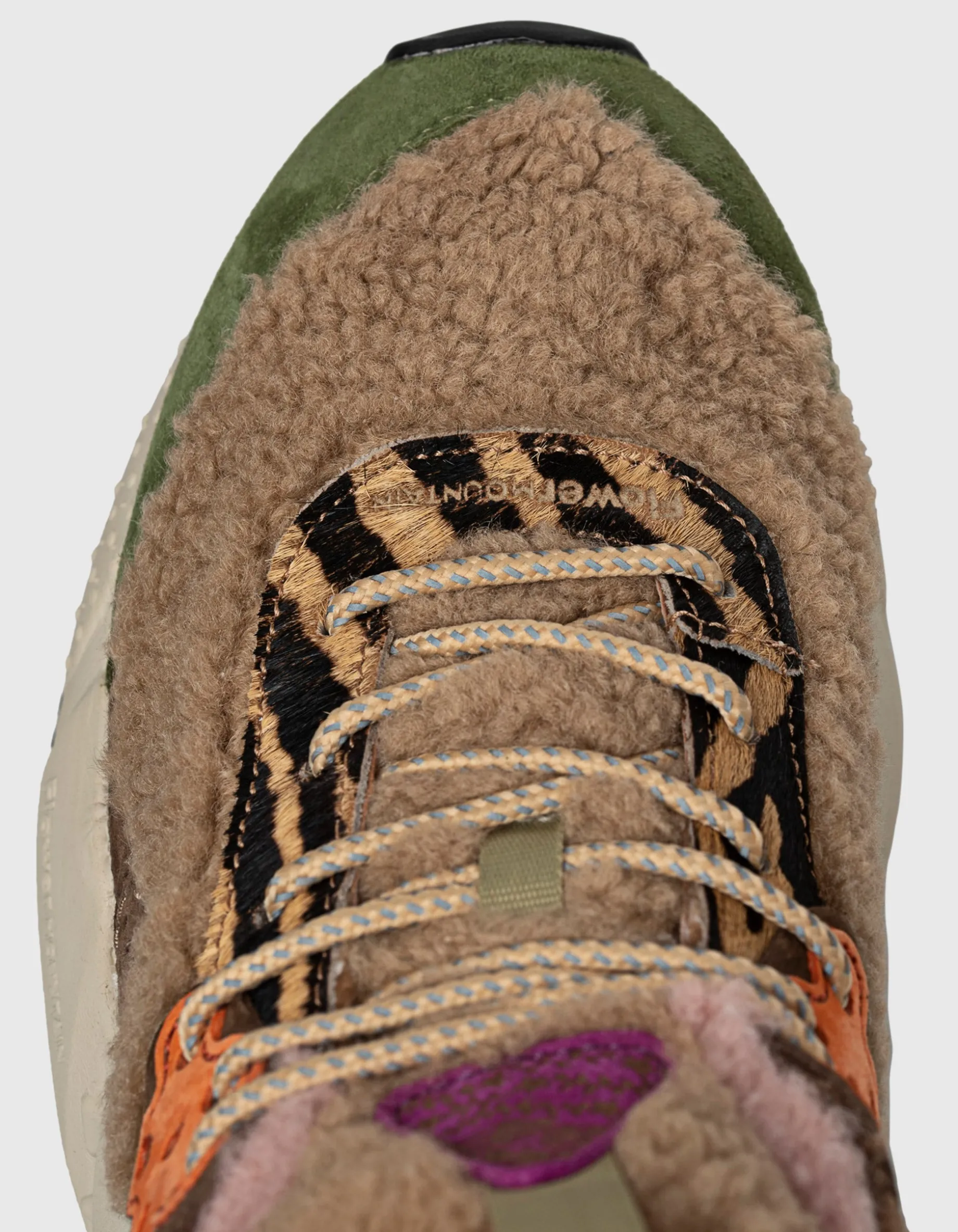 Veloursleder Sneaker mit Teddyfelldetails