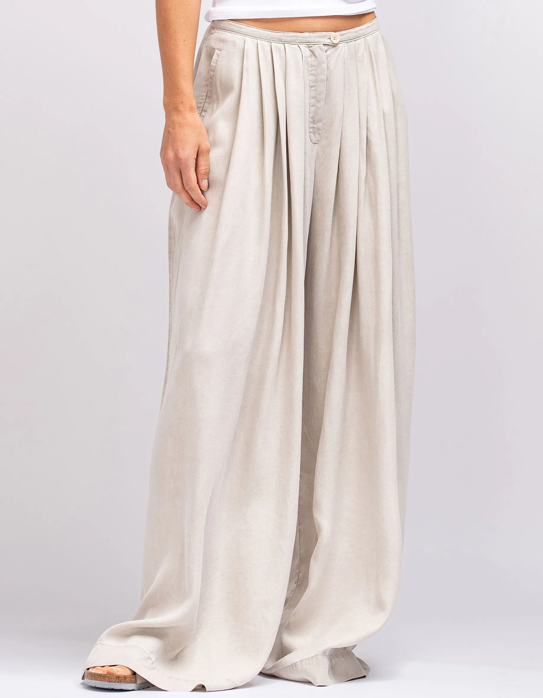 Wide-Leg Bundfaltenhose