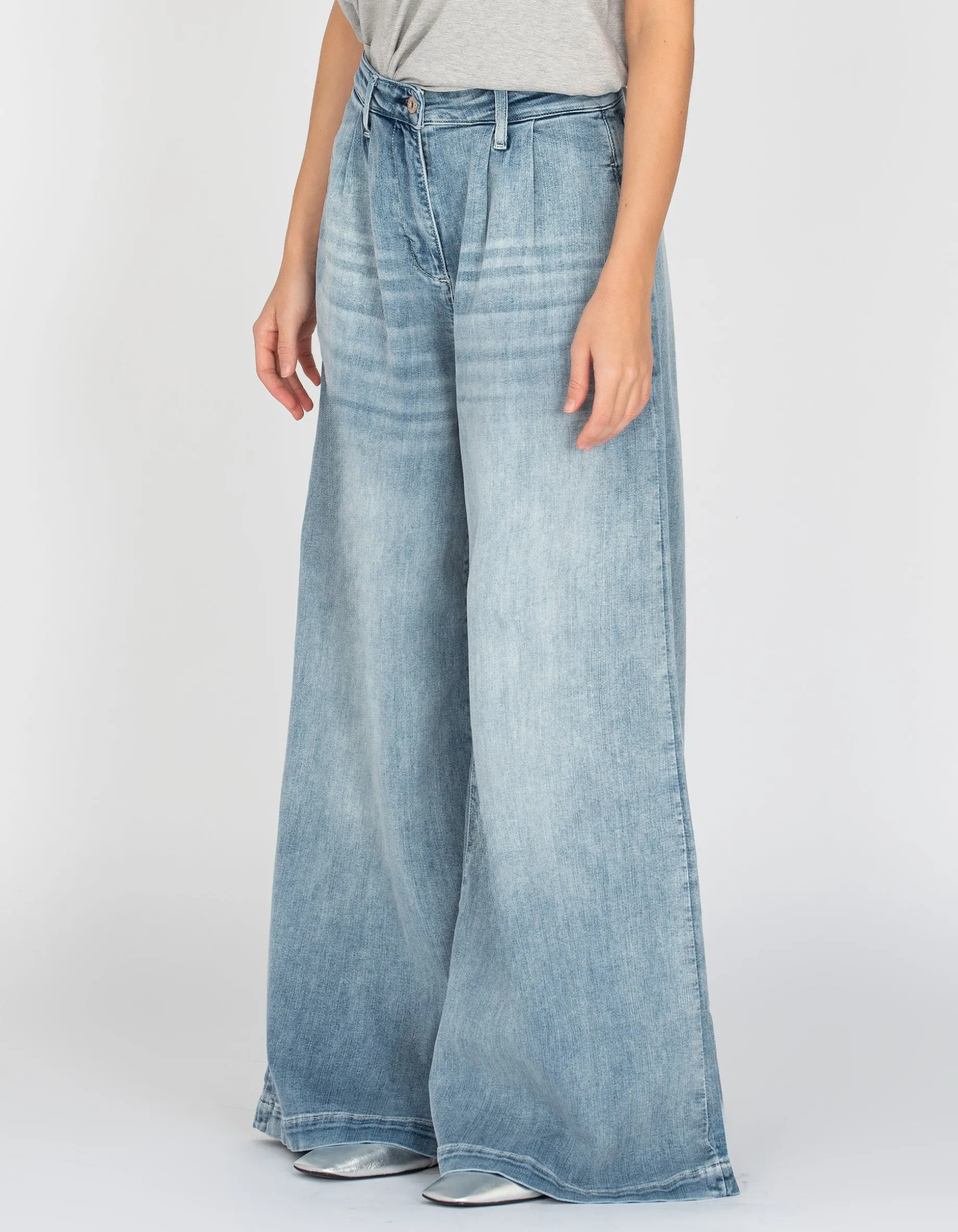 Wide-Leg Bundfalten-Jeans